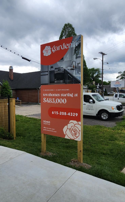 Pylon Signs Photo